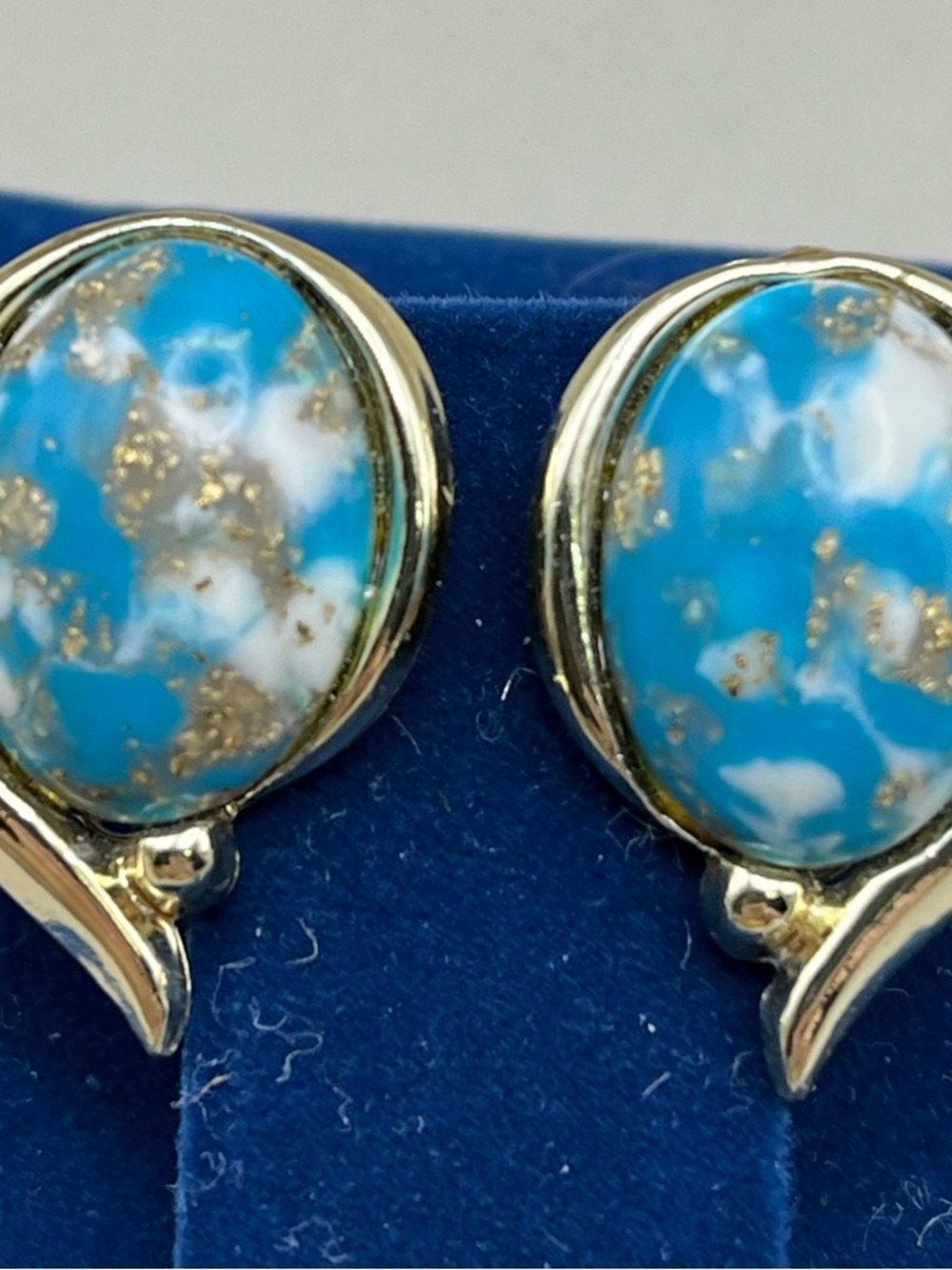 Vintage Gold Tone Clip On Earrings Blue White Marbled Oval Statement 80s 90s - Picture 4 of 5